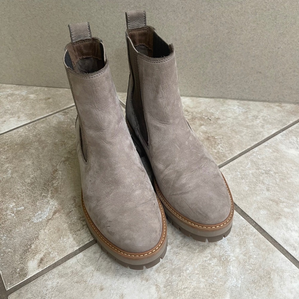Timberland Courmayeur Valley Chelsea Boots Taupe Grey Nubuck Leather Womens 8.5 - Picture 2 of 11